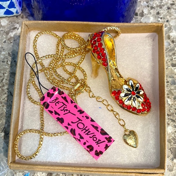 💼Large Red Heel Shoe with Daisy Red Rhinestones Pendant Necklace with Extender - Picture 3 of 4